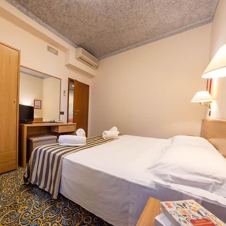Hotel Giardinetto Desenzano del Garda Dış mekan fotoğraf