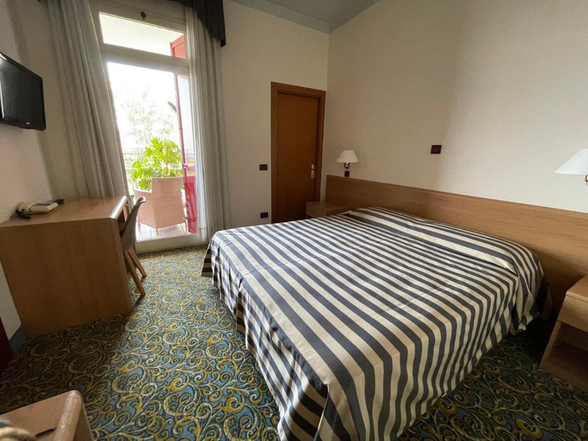 Hotel Giardinetto Desenzano del Garda Dış mekan fotoğraf