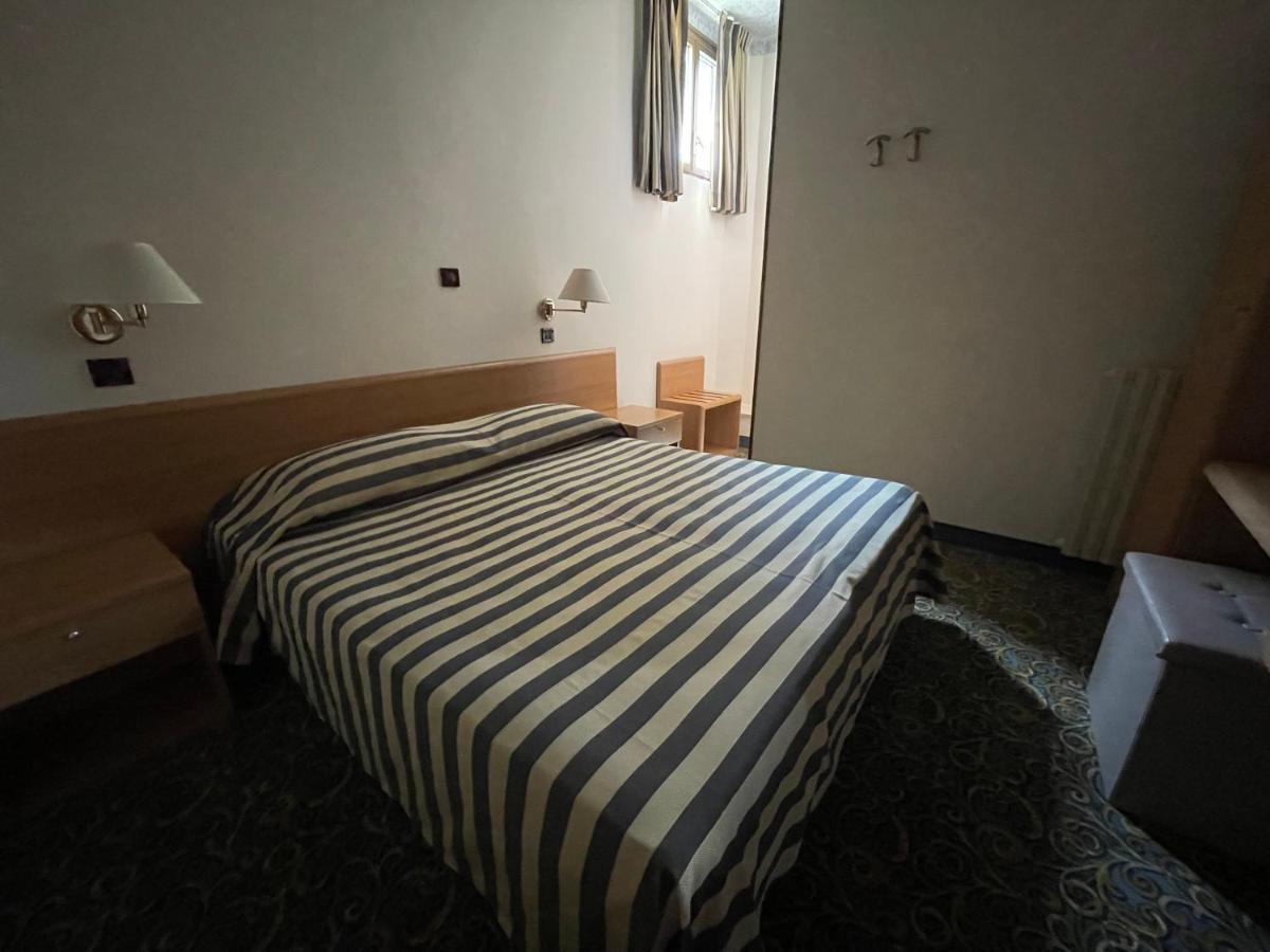 Hotel Giardinetto Desenzano del Garda Dış mekan fotoğraf