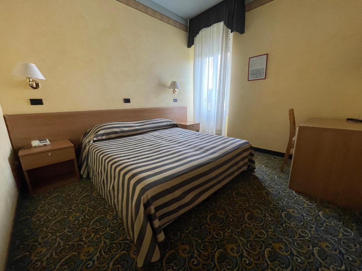 Hotel Giardinetto Desenzano del Garda Dış mekan fotoğraf