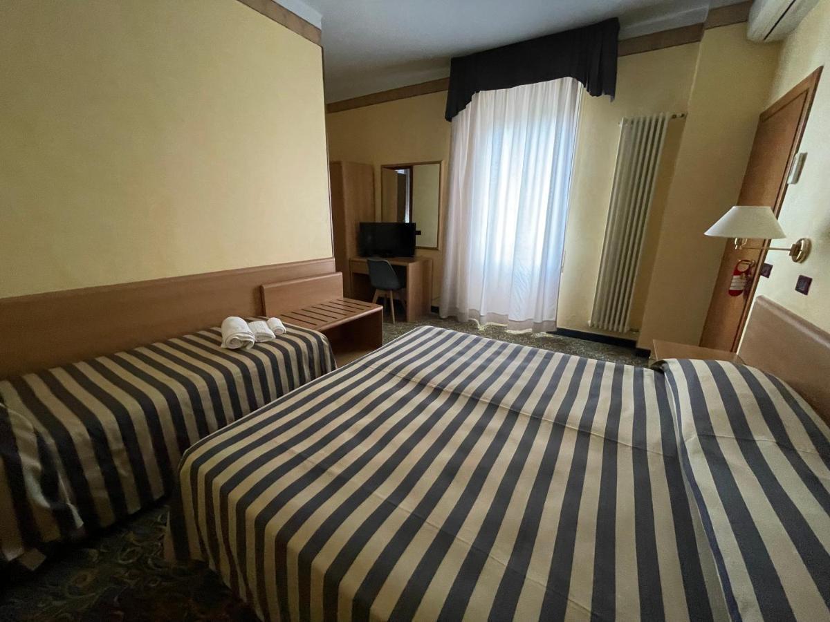 Hotel Giardinetto Desenzano del Garda Dış mekan fotoğraf