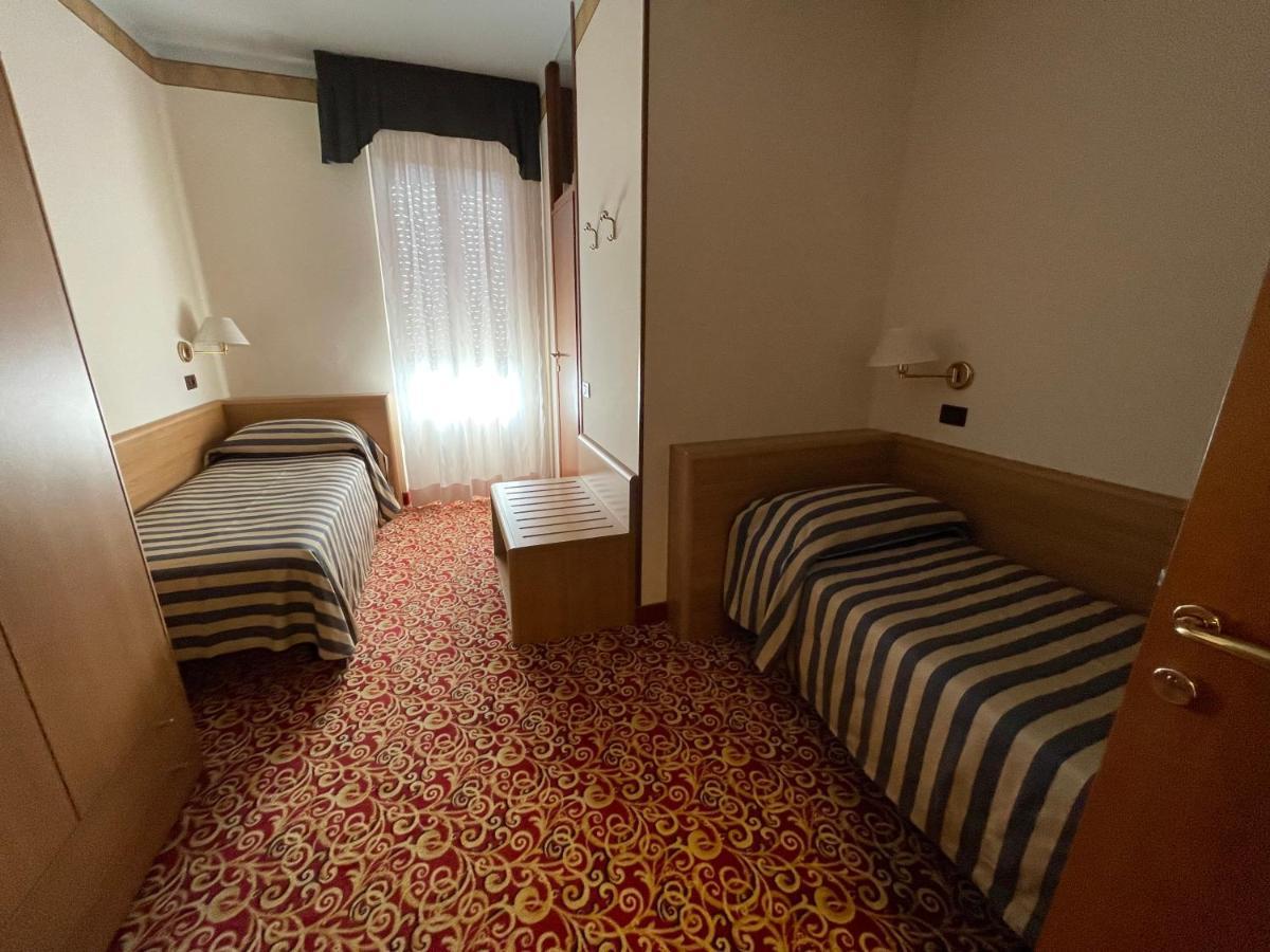 Hotel Giardinetto Desenzano del Garda Dış mekan fotoğraf