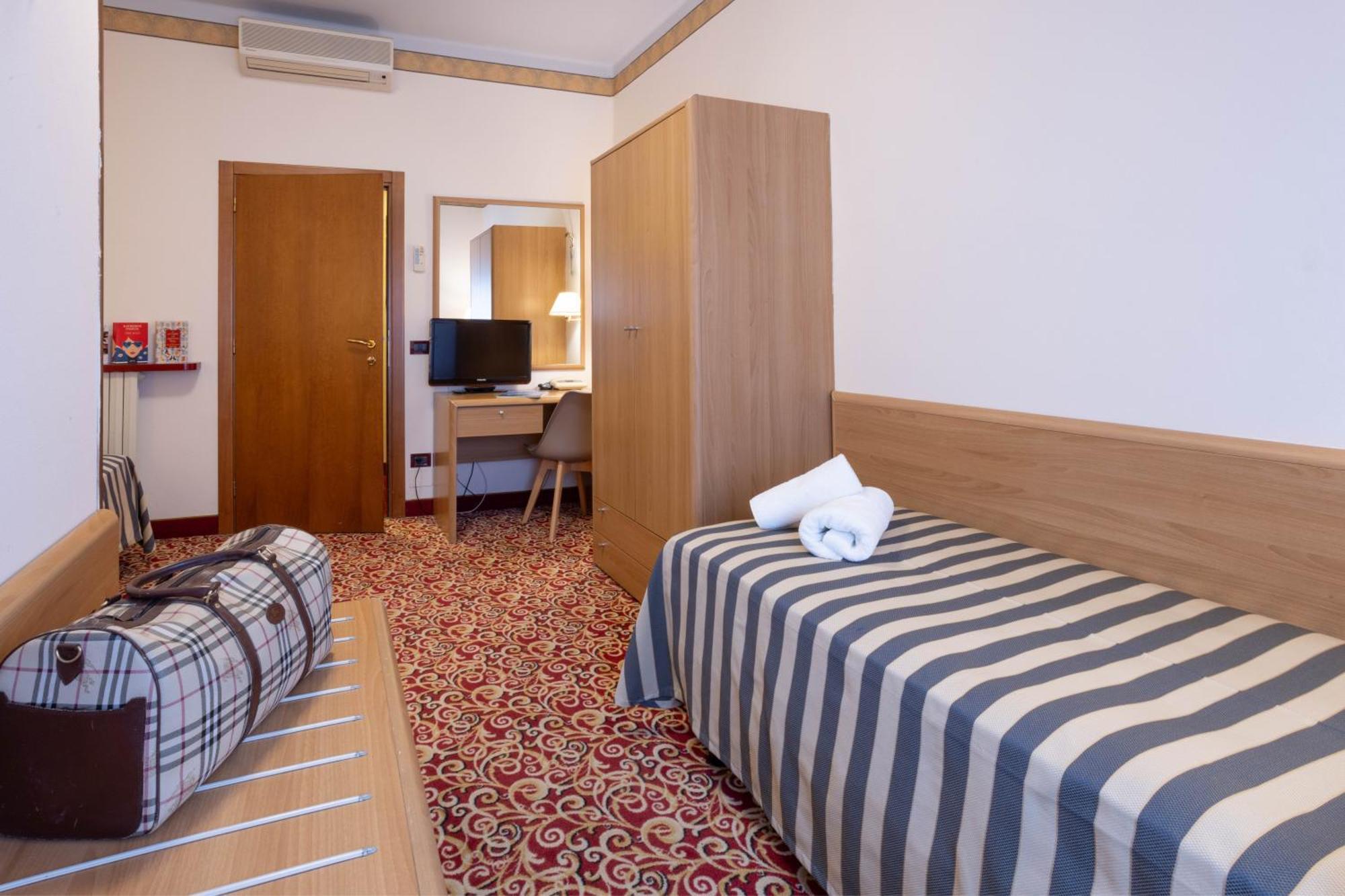 Hotel Giardinetto Desenzano del Garda Dış mekan fotoğraf