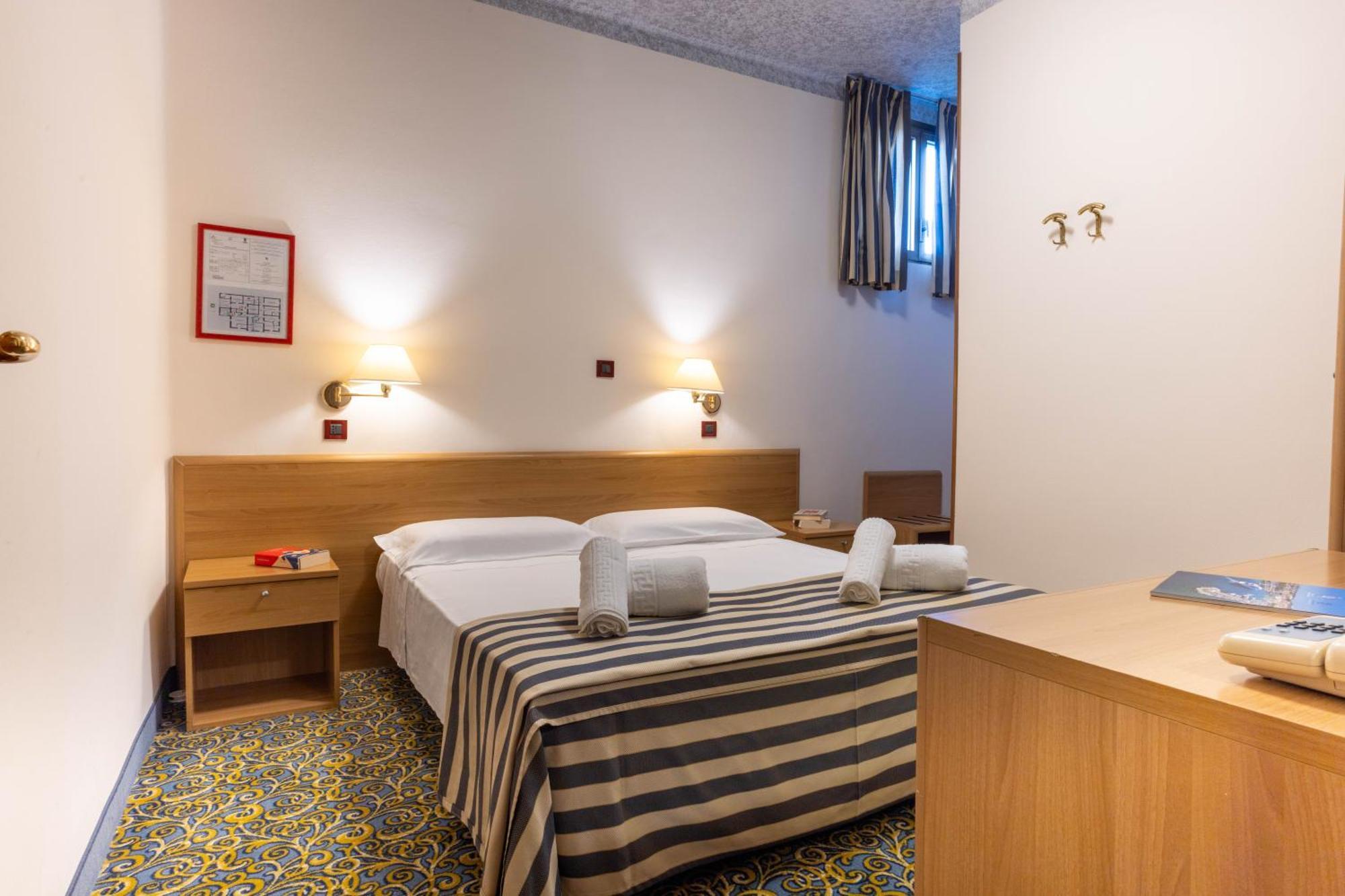 Hotel Giardinetto Desenzano del Garda Dış mekan fotoğraf