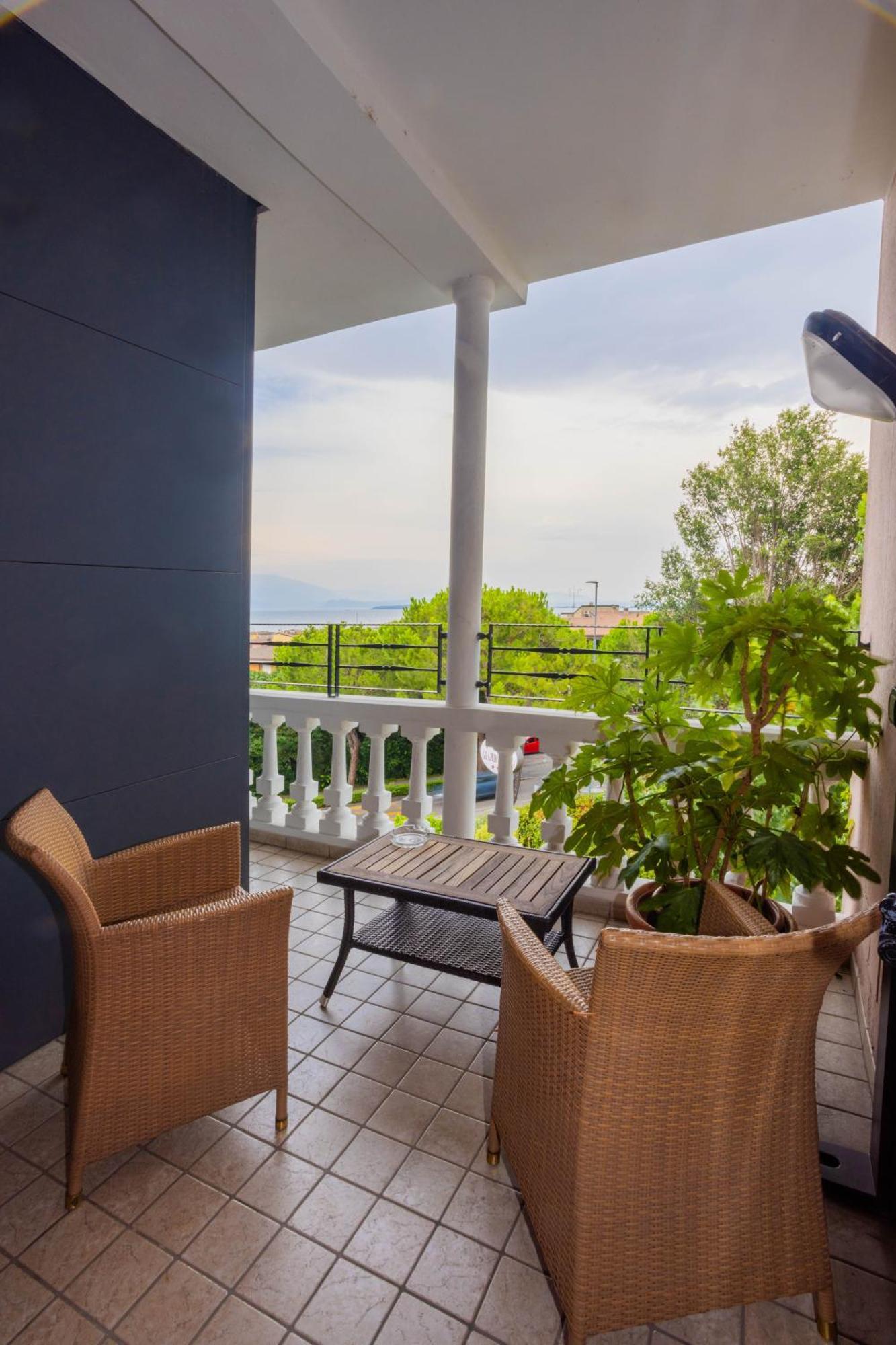 Hotel Giardinetto Desenzano del Garda Dış mekan fotoğraf