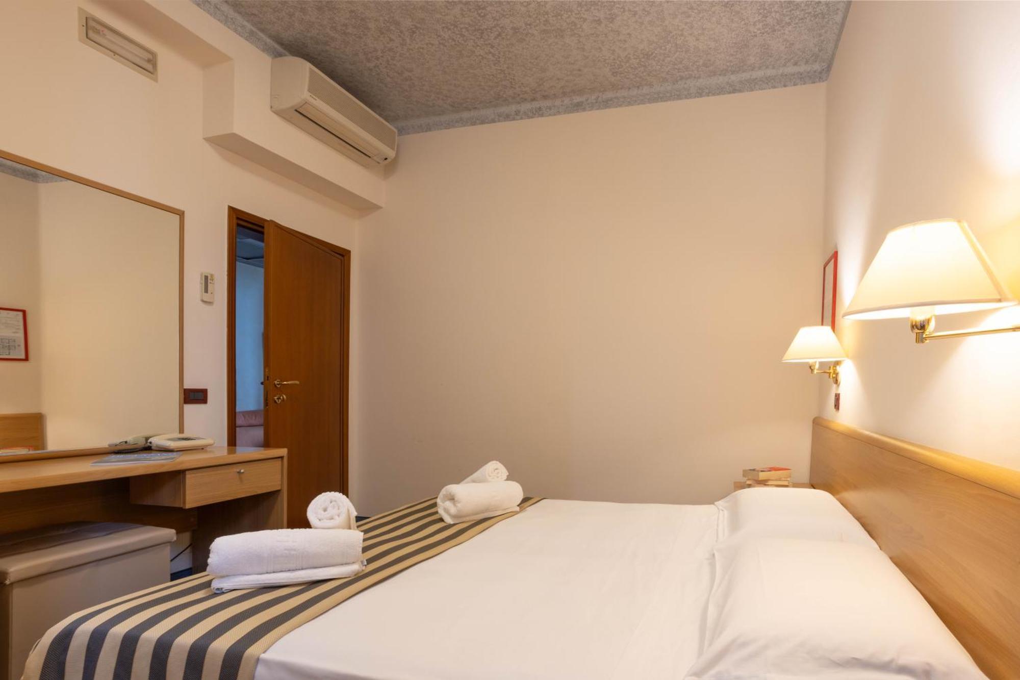 Hotel Giardinetto Desenzano del Garda Dış mekan fotoğraf