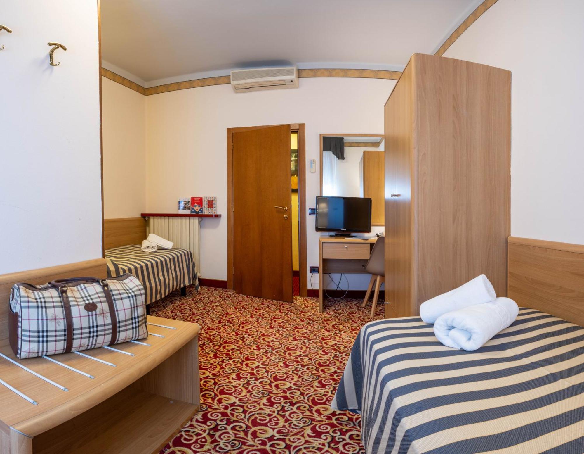 Hotel Giardinetto Desenzano del Garda Dış mekan fotoğraf