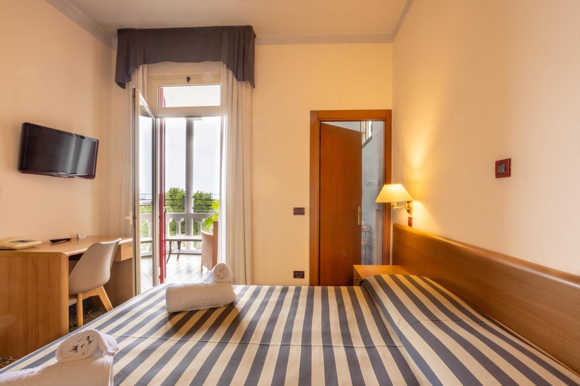 Hotel Giardinetto Desenzano del Garda Dış mekan fotoğraf
