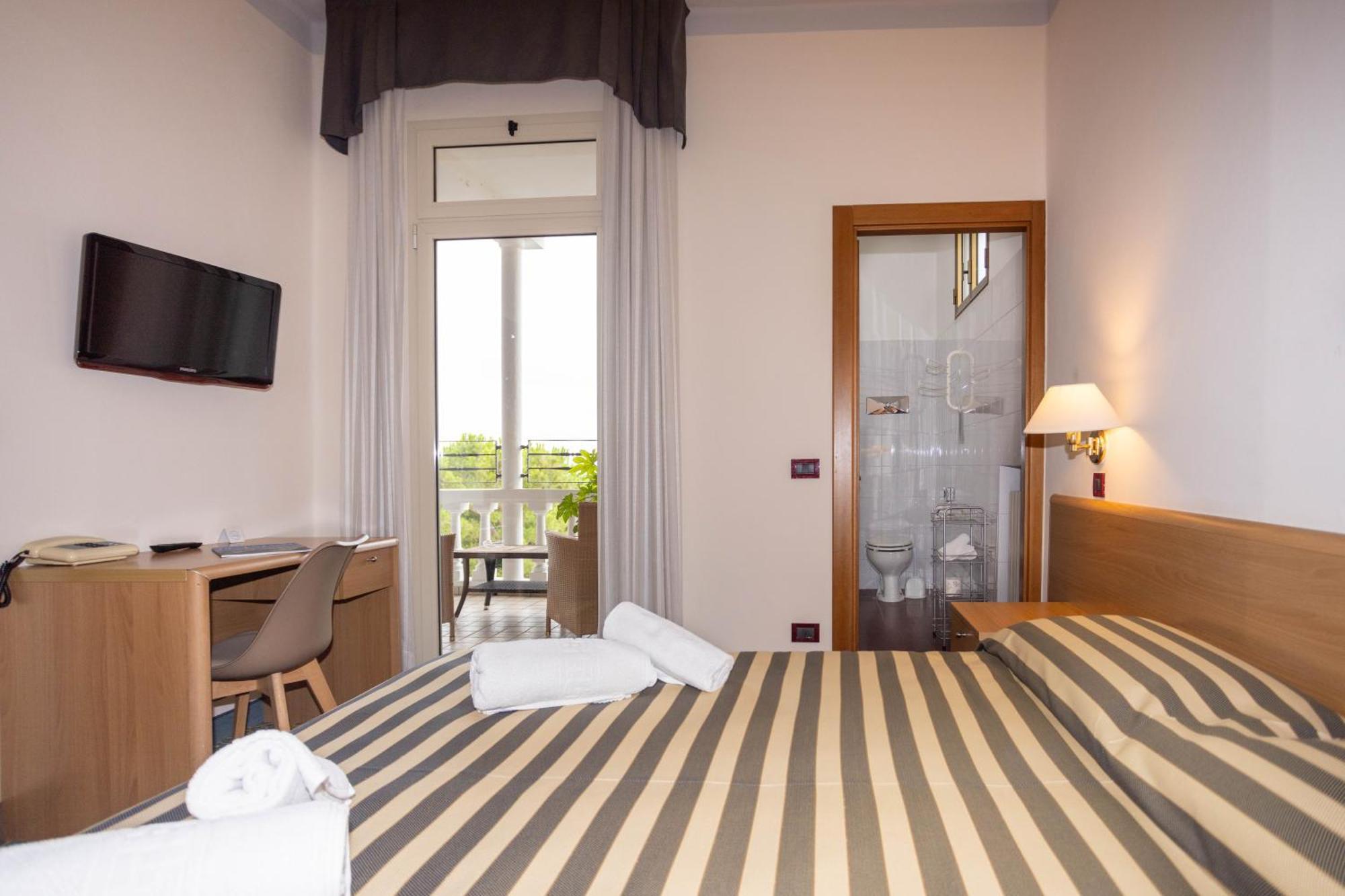 Hotel Giardinetto Desenzano del Garda Dış mekan fotoğraf