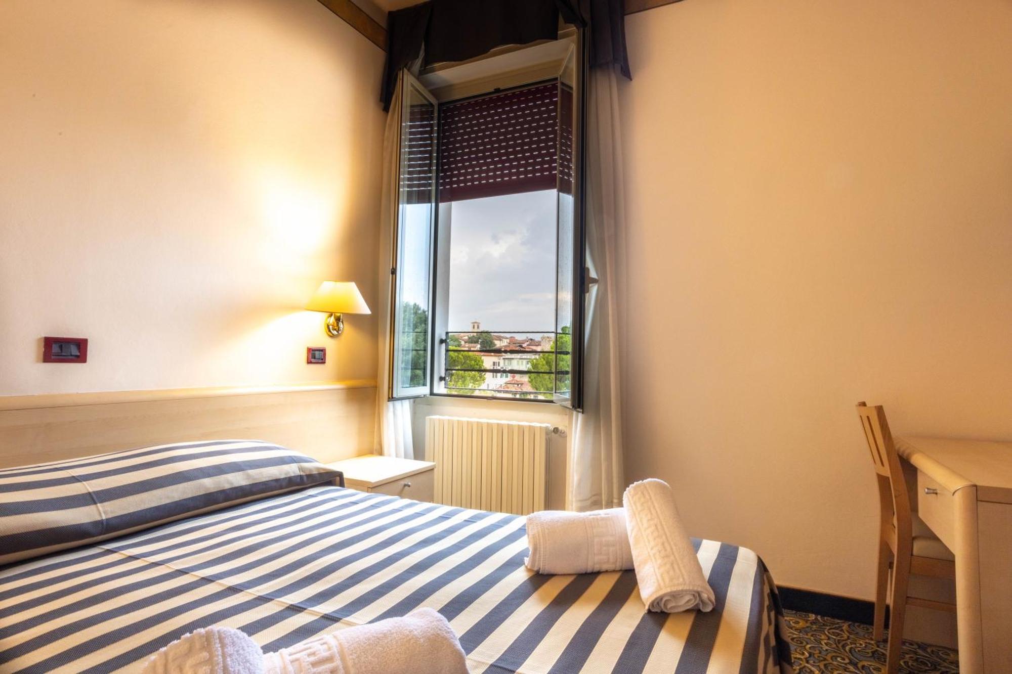 Hotel Giardinetto Desenzano del Garda Dış mekan fotoğraf