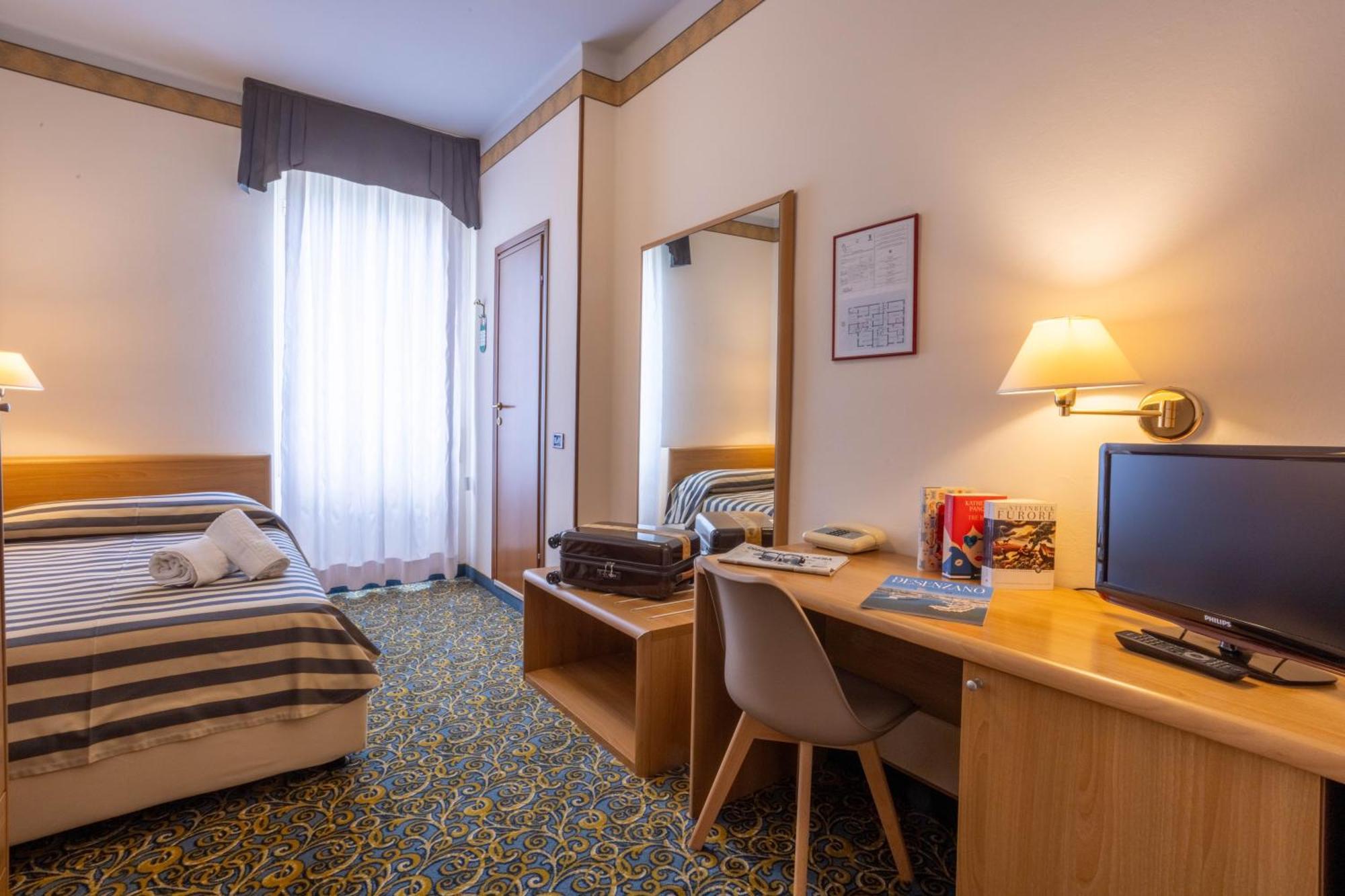 Hotel Giardinetto Desenzano del Garda Dış mekan fotoğraf