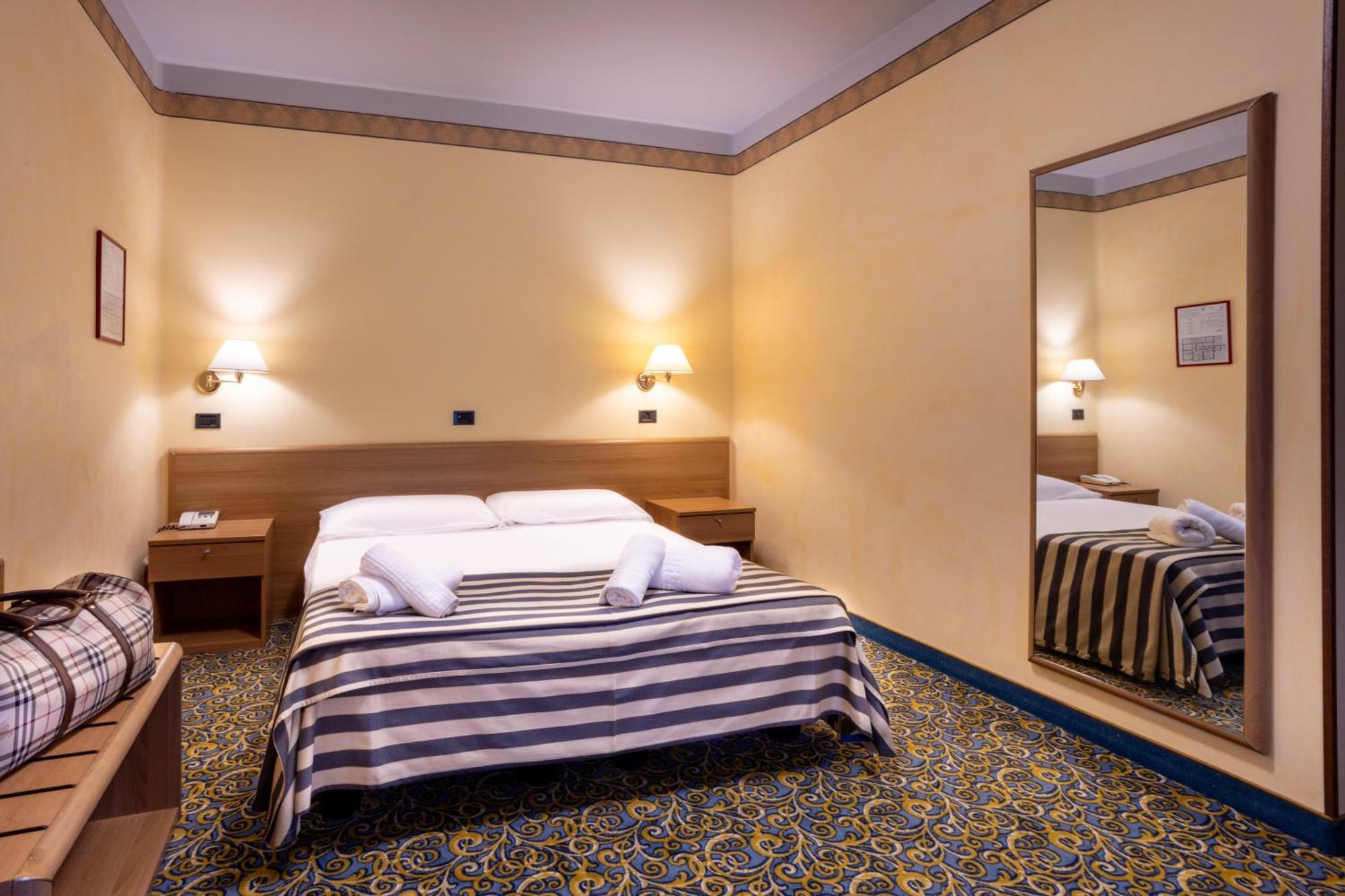 Hotel Giardinetto Desenzano del Garda Dış mekan fotoğraf