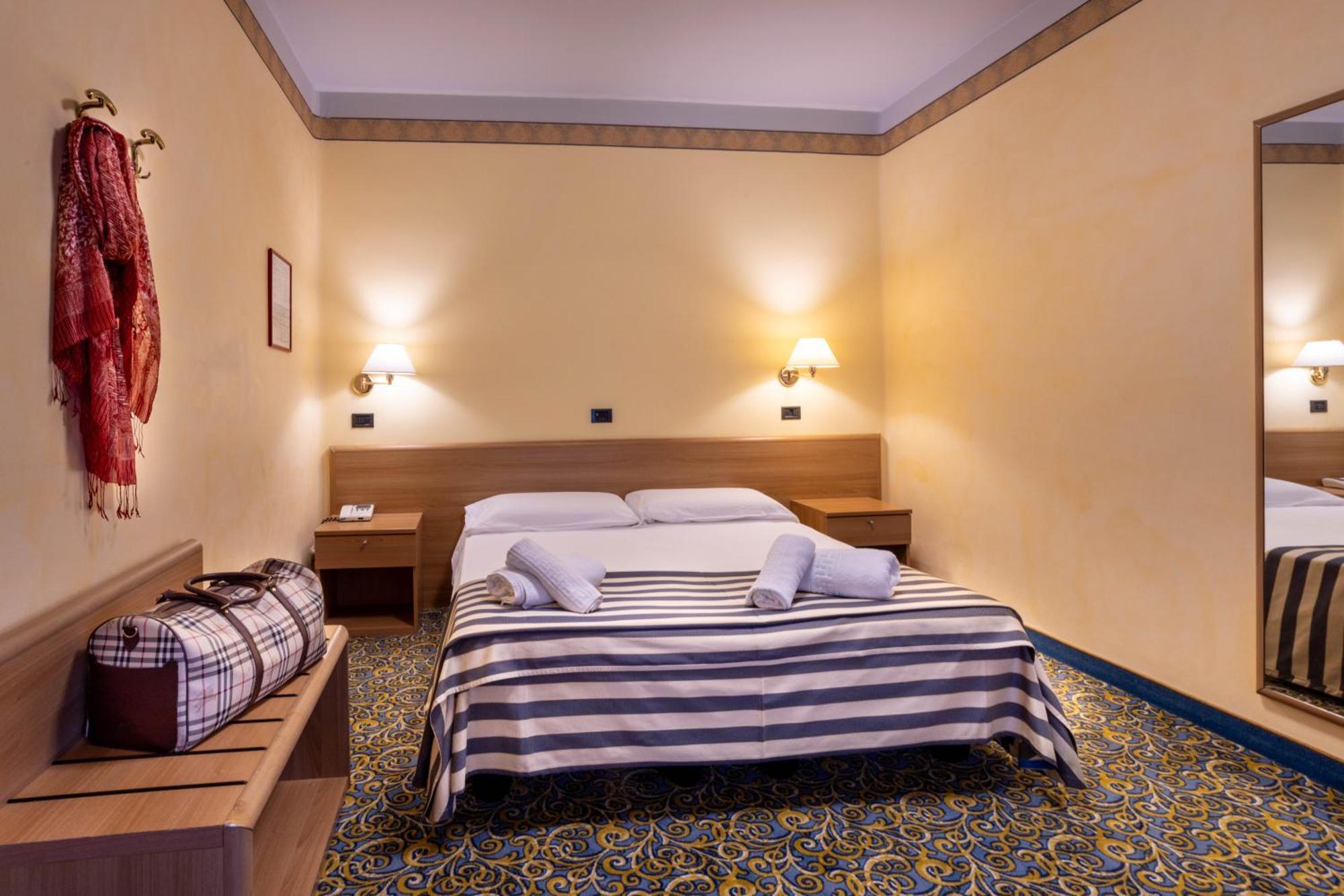 Hotel Giardinetto Desenzano del Garda Dış mekan fotoğraf