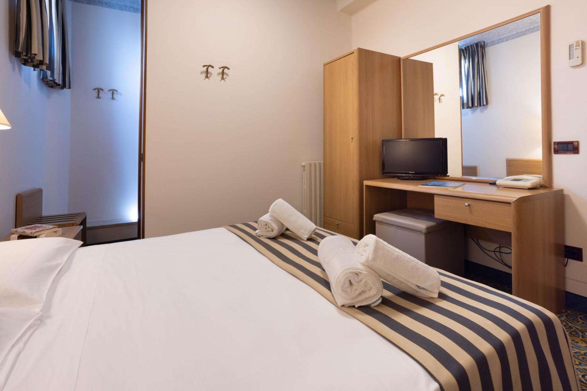 Hotel Giardinetto Desenzano del Garda Dış mekan fotoğraf