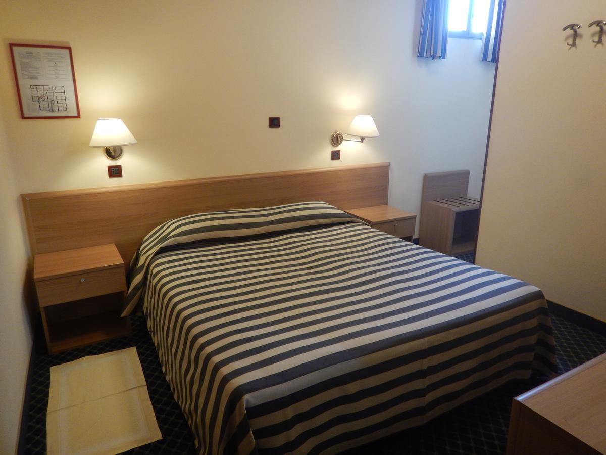 Hotel Giardinetto Desenzano del Garda Dış mekan fotoğraf