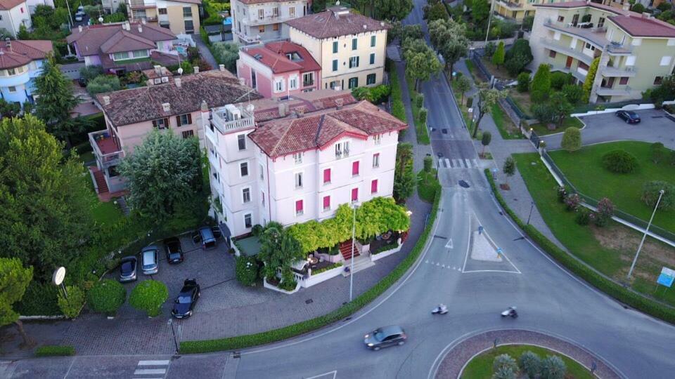 Hotel Giardinetto Desenzano del Garda Dış mekan fotoğraf