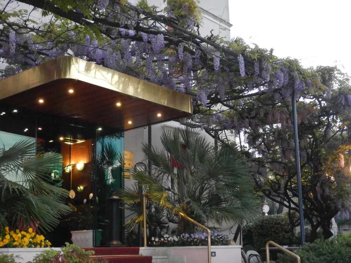 Hotel Giardinetto Desenzano del Garda Dış mekan fotoğraf