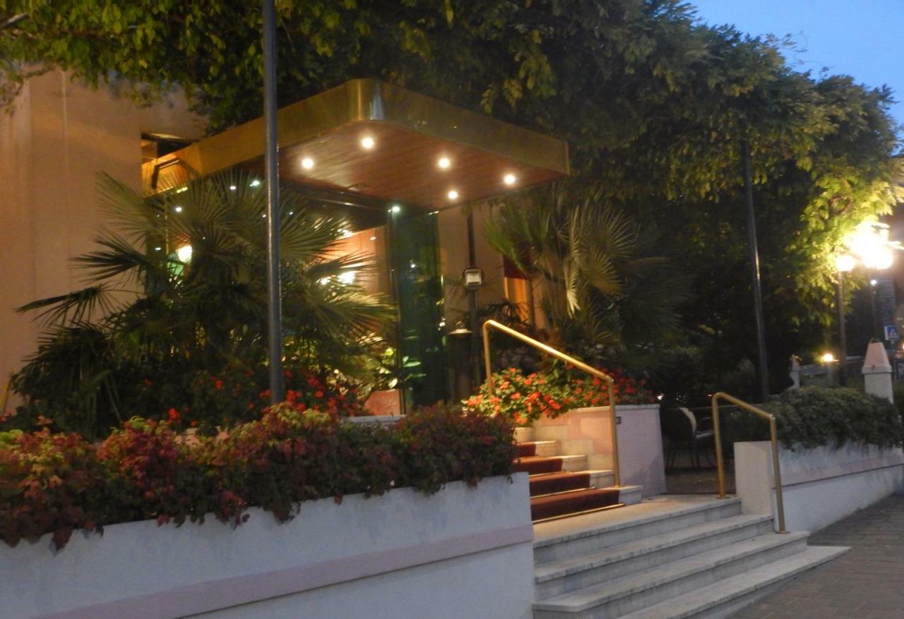 Hotel Giardinetto Desenzano del Garda Dış mekan fotoğraf